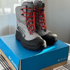 Boys Columbia Boots-Youth Size 7. Waterproof/Omni-Heat. Near perfect condition.
